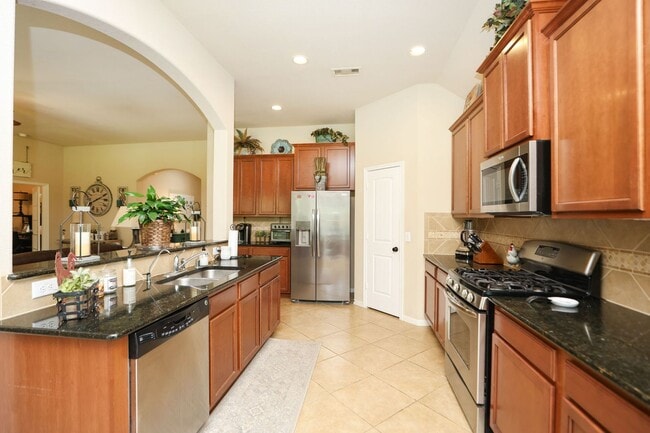 Building Photo - For Lease | 4 Bed, 2 Bath | 2,449 Sq Ft | The Woodlands Creekside Community |