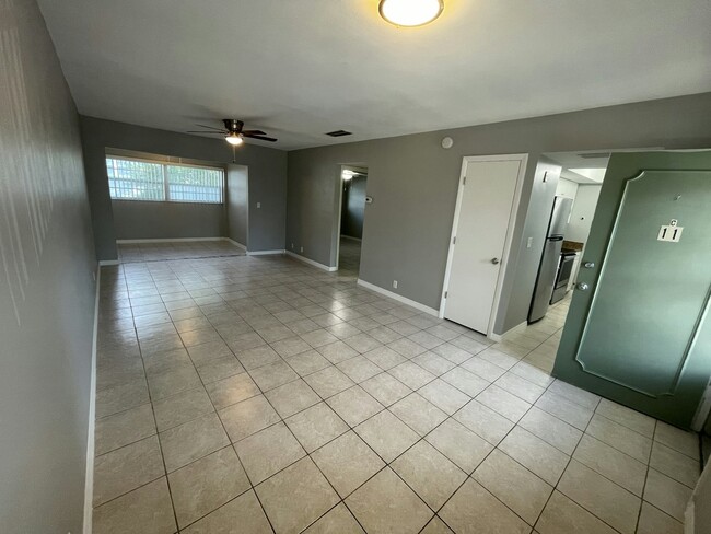 Building Photo - 1433 S Belcher Rd