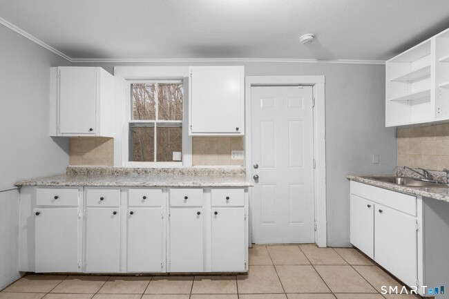 Building Photo - 19 Woodbridge Ave