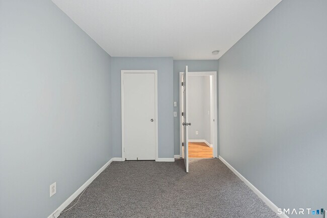 Building Photo - 6 Irving Pl