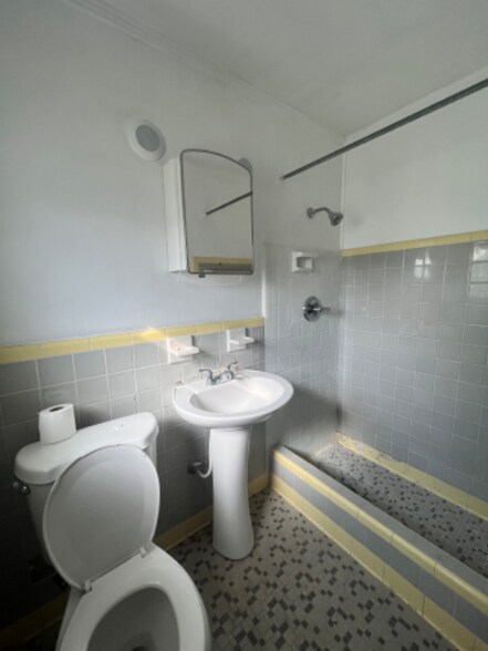 Building Photo - 8010 SE US Hwy 301