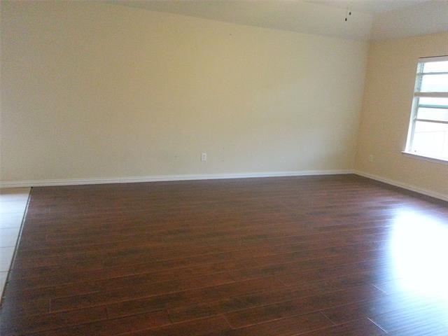 Building Photo - 2209 Sun Creek Dr