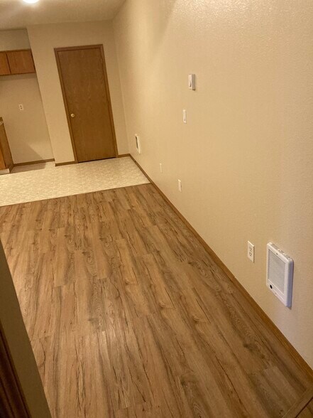 Building Photo - 104 Mill St