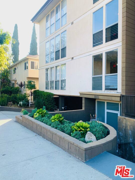 Building Photo - 1833 Normandie Ave