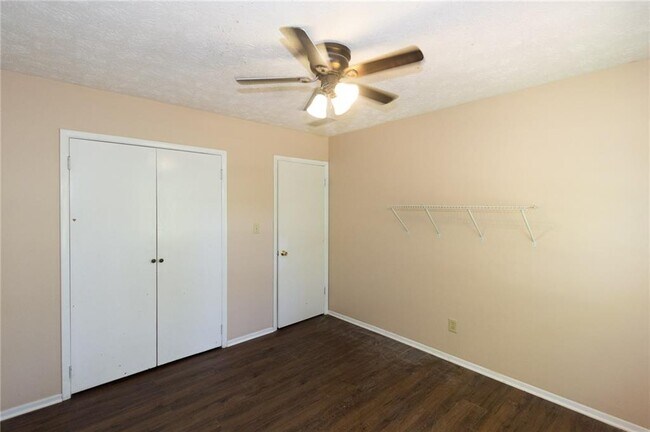 Building Photo - 3720 Sunny Hill Dr