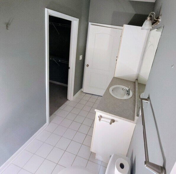 Bedroom 1 Bathroom - 2223 Egret Crest Ln