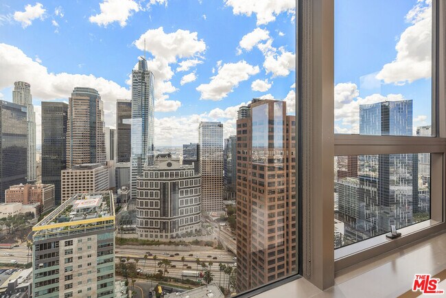 Building Photo - 1100 Wilshire Blvd