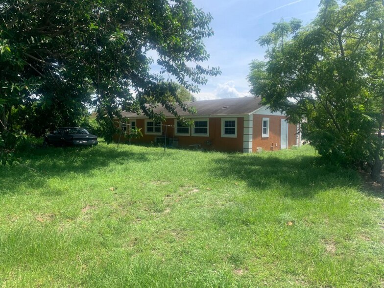Building Photo - 2708 Walker Dr