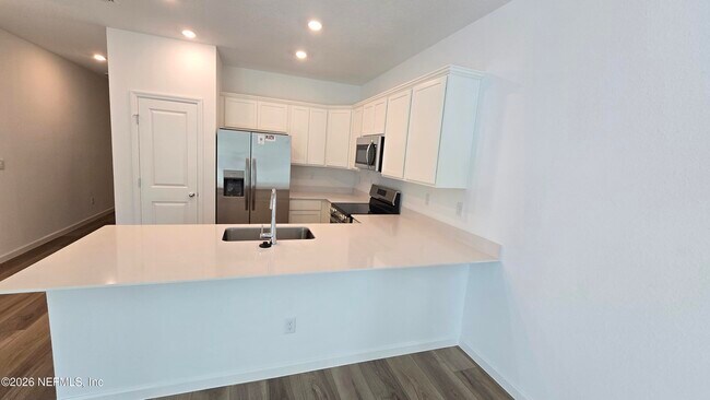 Building Photo - 661 Holly Lks Dr