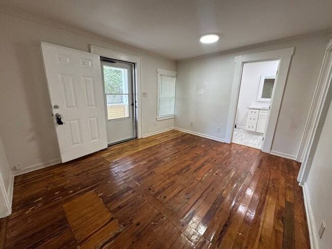 Building Photo - Updated 3/2 House across Shorter Universit...