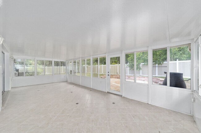 Building Photo - Beautiful 3/2 in Forest Ridge