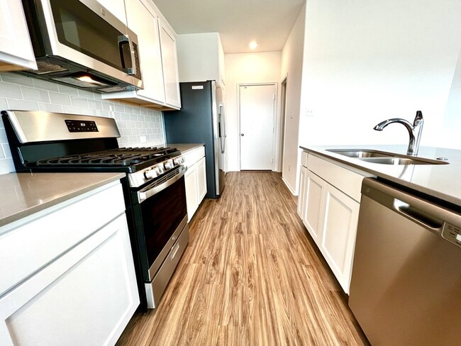 Building Photo - Beautiful 3 beds 2.5 baths in Lago Vista