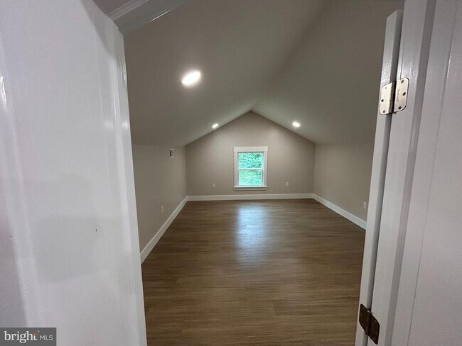 Building Photo - 71 Dreamland Park Dr
