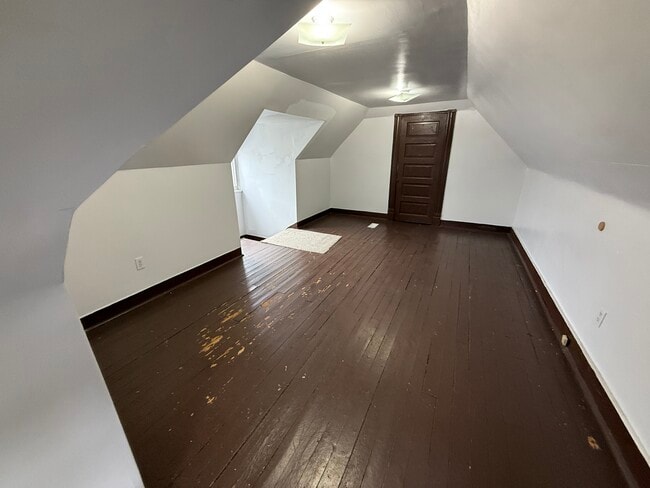 Building Photo - 843