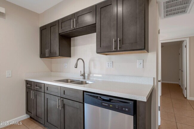 Building Photo - 9822 W Silver Bell Dr