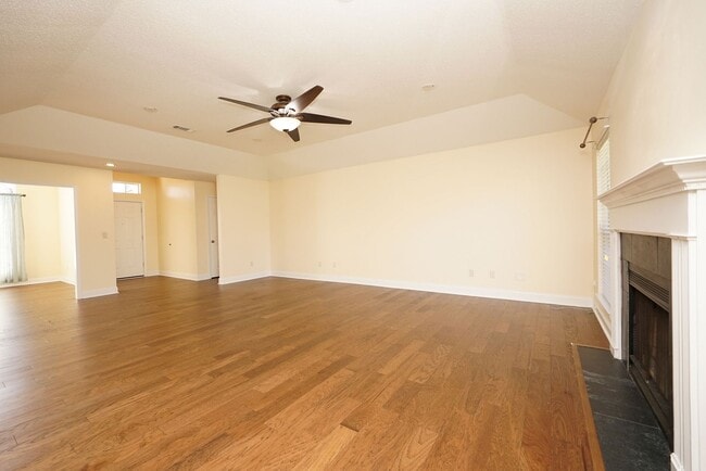 Building Photo - Shalimar Location