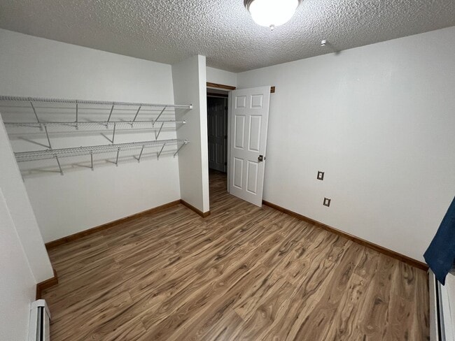 Building Photo - Century 21 Gold Rush- 3 bedroom, 1 bathroo...