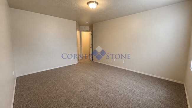 Building Photo - $500 OFF FIRST MONTHS RENT! MOVE IN TODAY!