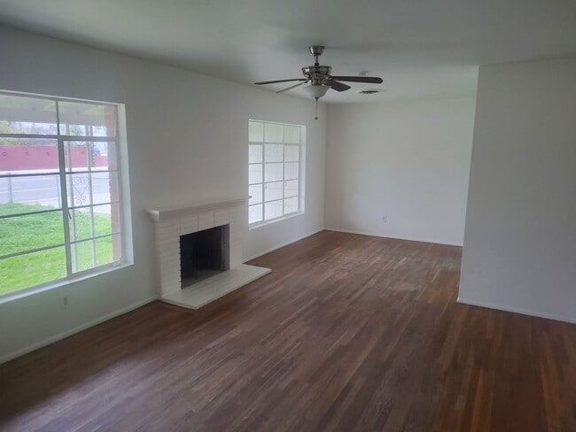 Building Photo - 3 Bedroom 1 Bathroom Home in Benton Park Available! Ask About Our Move-In Special!
