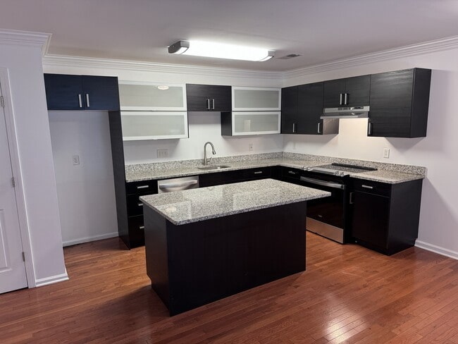 Building Photo - 46 Park Pl