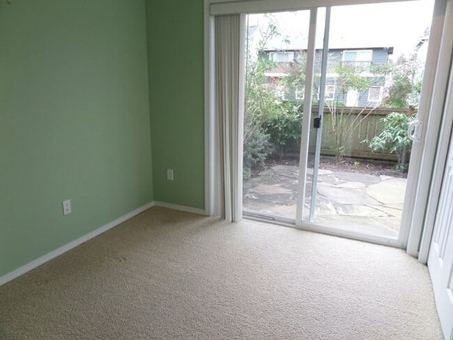 Primary Photo - GREAT NEW PRICE! Stunning and Large 3-Bedroom Townhome with Garage FOR RENT in Green Lake!!