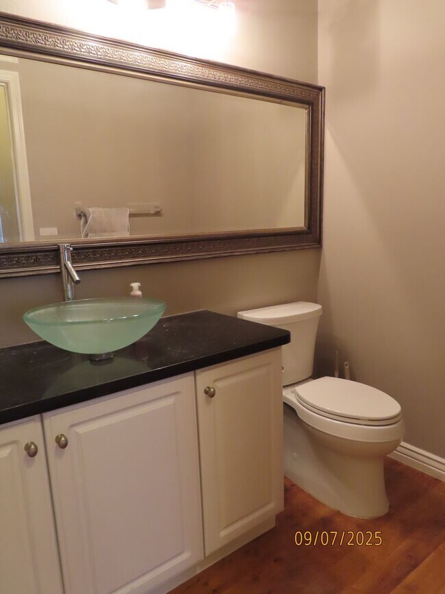 Building Photo - 4 Bedroom 2.5 Bath w/3 Car Garage in Super...