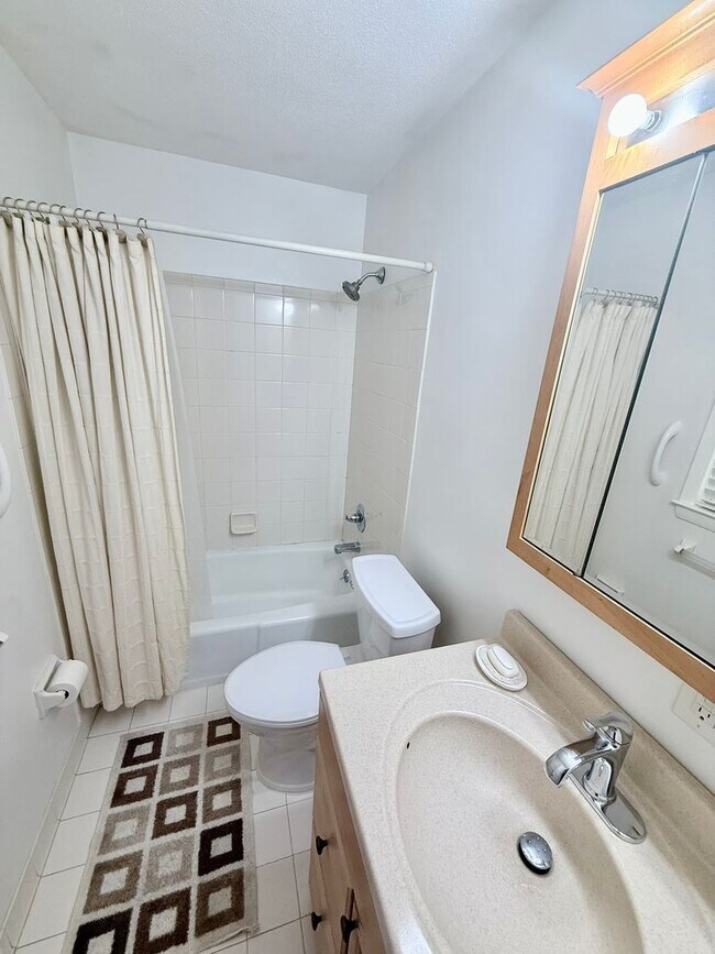 Building Photo - Charming & Convenient Athens Home – Prime Location with Modern Comforts