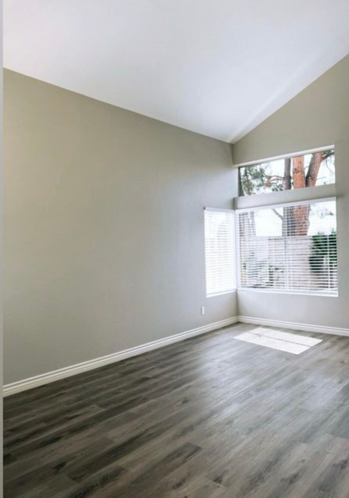 Building Photo - 24607 Jacarte Dr