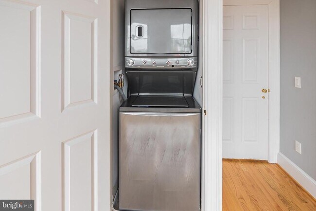 Building Photo - 1351 Wisconsin Ave NW