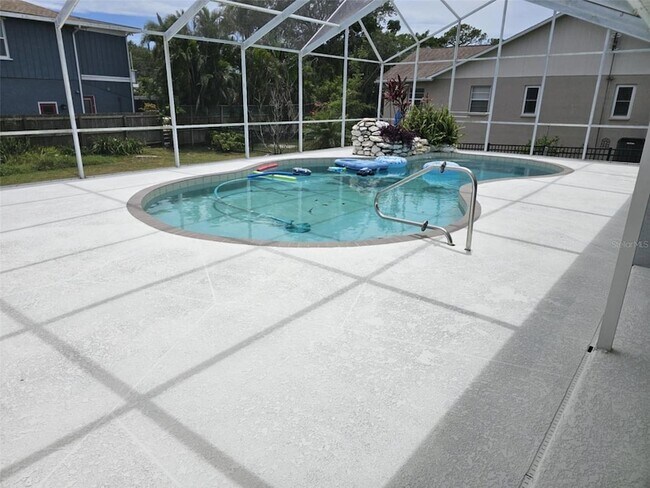 Building Photo - 2210 Bayou Dr