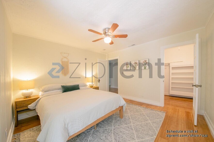 Building Photo - 10590 River Dr