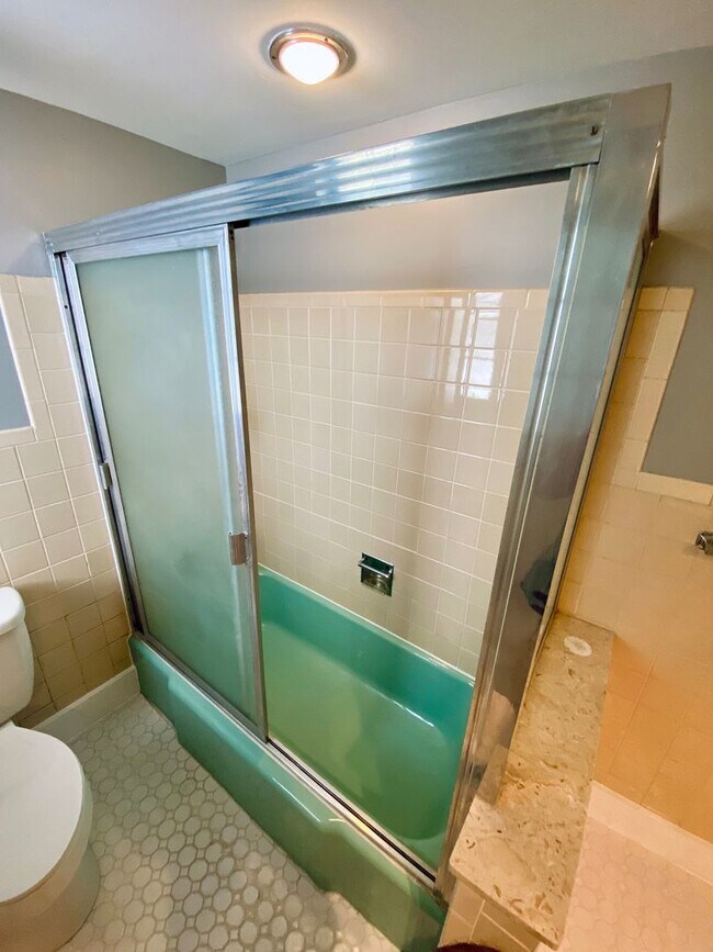 Building Photo - Remodeled Westgate Home with Attached Prof...