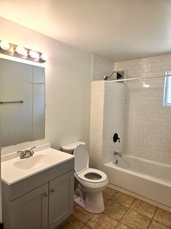 Building Photo - 3613 Grandview Dr W