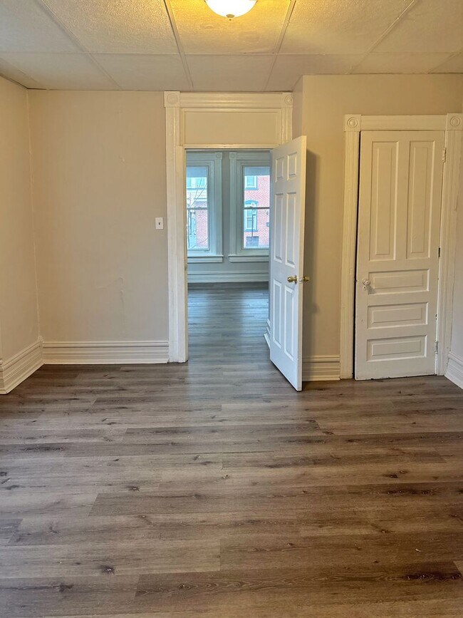 Building Photo - 448 N 6th St