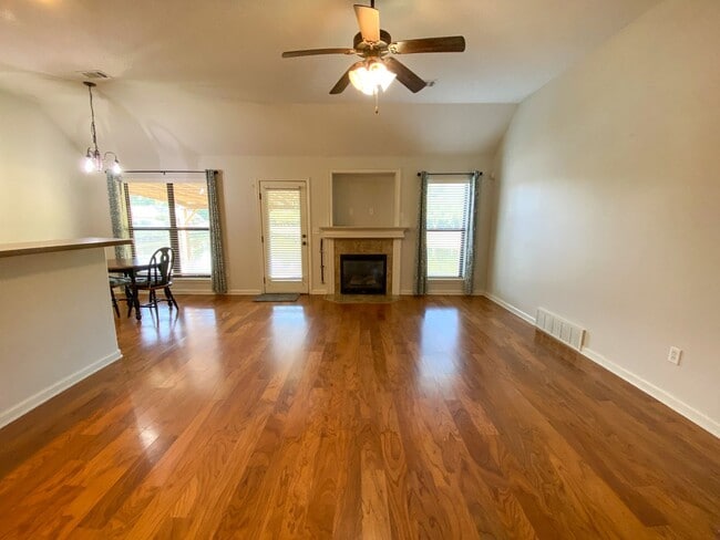 Building Photo - 3 bedroom 2 bath with a Bonus room in Arli...