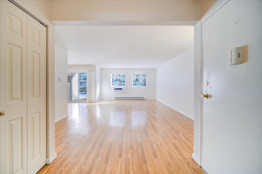 Building Photo - 45 Scarborough Ln