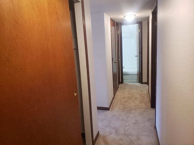 Building Photo - RENT REDUCED - 2 Bedroom (with bonus craft room/ office) Condominium in Coralville.