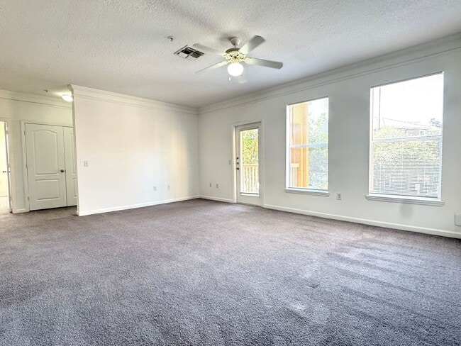 Building Photo - Updated 3 Bedroom, 2 Bath Mirabella Condo ...