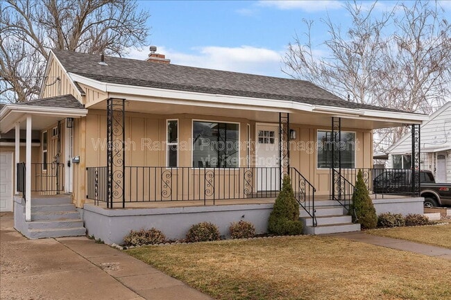 Building Photo - 153 Country Club Dr