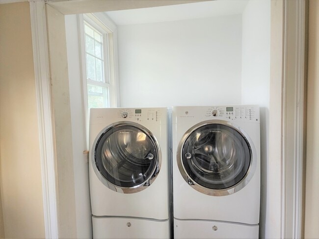 Building Photo - 128 Palfrey St