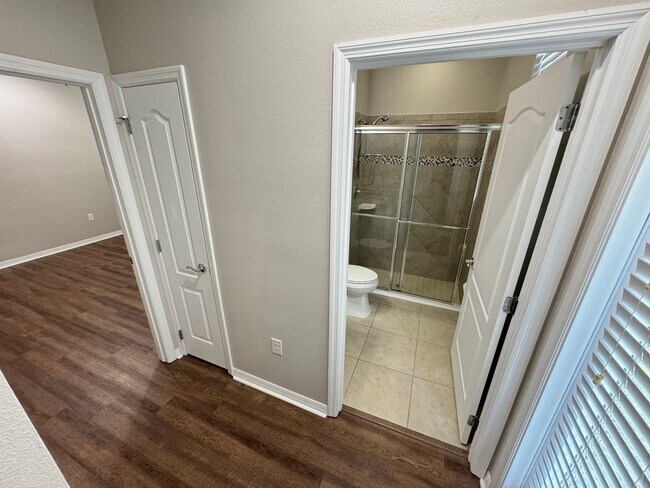 Building Photo - $300 off of a month of rent!! Experience the Epitome of Lakeside Luxury Living — For Rent in Narc...