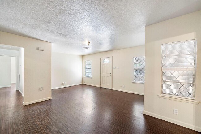 Building Photo - 5951 Belmark St