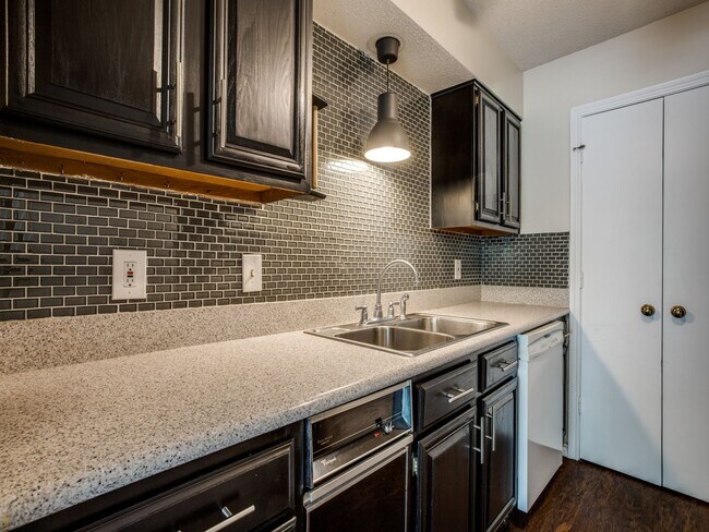 Building Photo - 8550 Fair Oaks Crossing