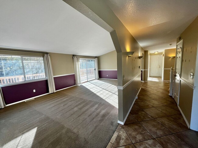 Building Photo - 4 Bedroom, 3 Car Garage Home in CK School ...