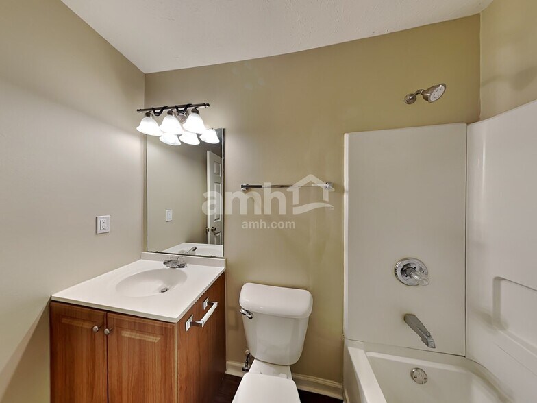 Building Photo - 51 Clearview Ln