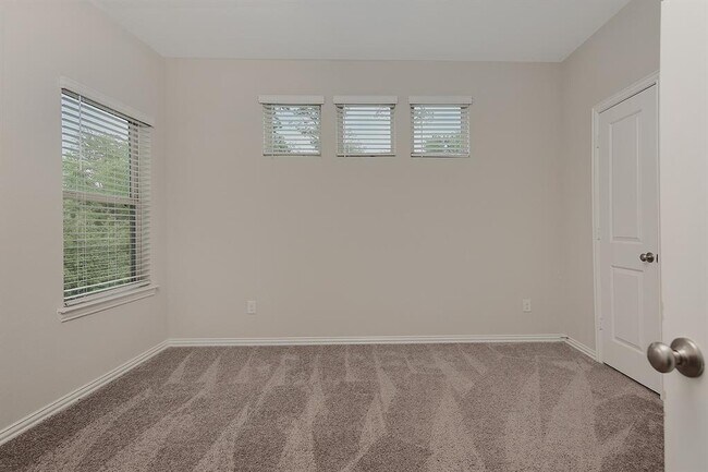 Building Photo - 142 Moon Dance Ct