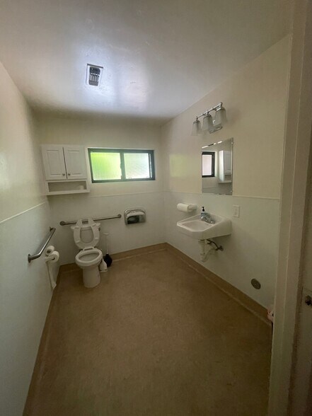Building Photo - 590 McBean Park Dr