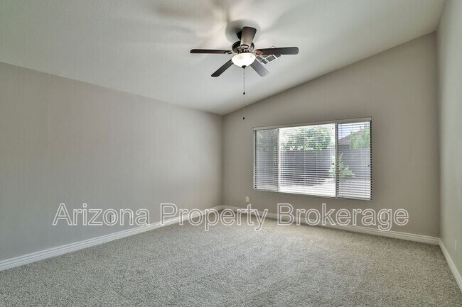 Building Photo - 451 E Appaloosa Rd