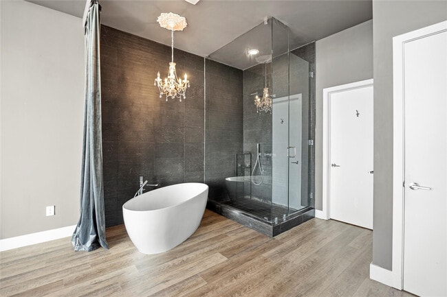 Building Photo - 480 NE 31st St