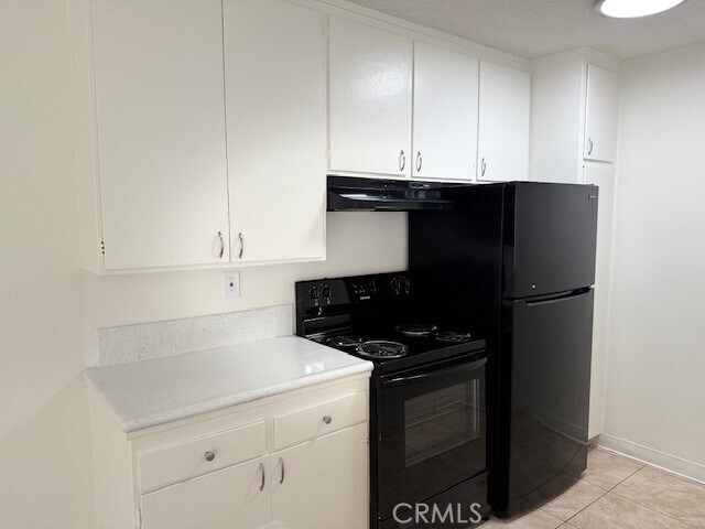 Building Photo - 685 E Vista Chino